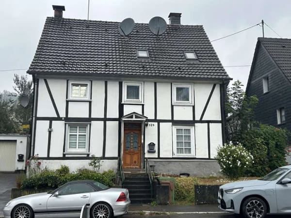 Immobilie in Gummersbach - Gummersbach,
Nettes Fachwerkhaus für 2 Familien. - Bild 0