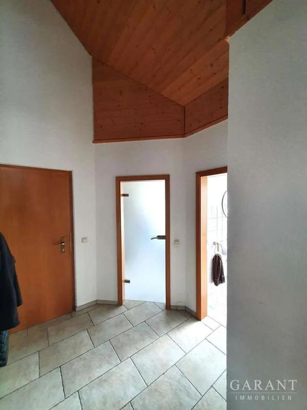 Immobilie in Lauchringen - Moderne und lichtdurchflutete 4 Zimmer-Maisonette-Wohnung in zentraler Wohnlage von Lauchringen - Bild 2