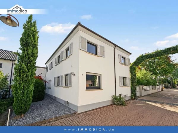 Immobilie in Heßheim - Stadtvillencharme in Heßheim – großzügiges Einfamilienhaus mit Garten & Doppelgarage - Bild 0