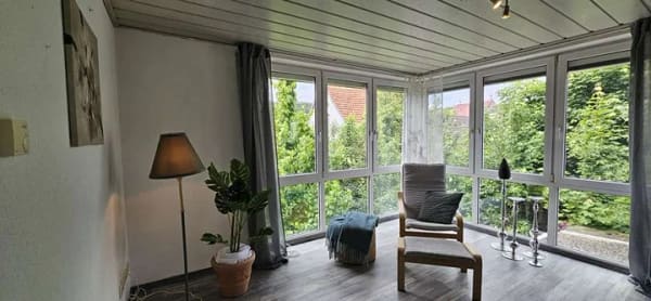 Immobilie in Lauda-Königshofen - Platz für die Familie und dies bezahlbar! Mit Garten, Kachelofen und Blick ins Grüne! - Bild 2