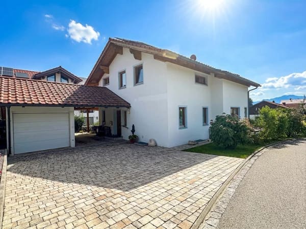 Immobilie in Rimsting - Seenähe und Bergblick - gepflegtes Einfamilienhaus mit hoher Energieeffizienz - Bild 2
