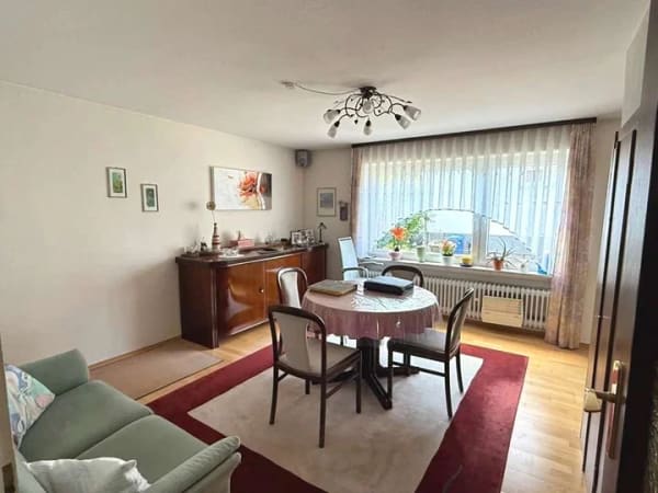 Immobilie in Stetten am kalten Markt - Eindrucksvolles Schmuckstück-mit Garten, Balkon und Garage - Bild 3