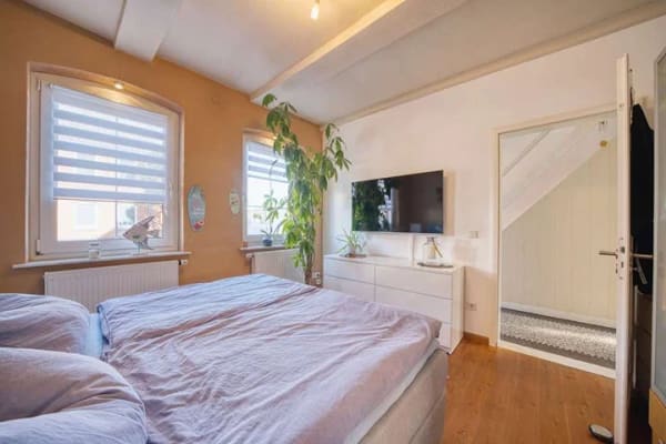 Immobilie in Nordstemmen - Sanierter Klassiker mit Wohlfühlgarantie: Großzügiges Wohnen mit Gartenidylle - Bild 1