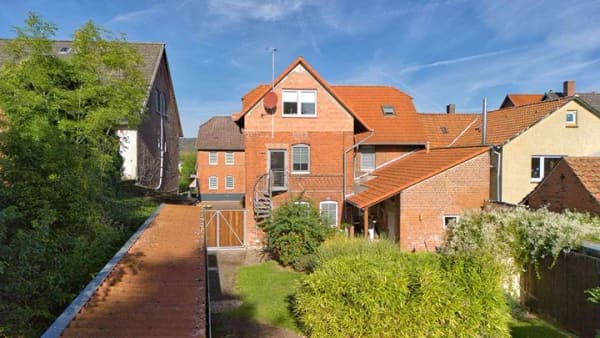 Immobilie in Nordstemmen - Sanierter Klassiker mit Wohlfühlgarantie: Großzügiges Wohnen mit Gartenidylle - Bild 3