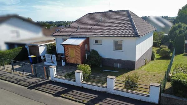 Immobilie in Reiskirchen - Familienfreundliches Einfamilienhaus mit großem Grundstück und viel Potenzial - Bild 1