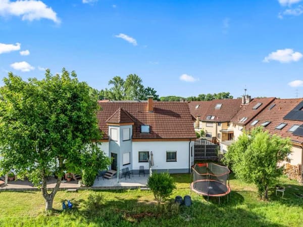 Immobilie in March - Traum EG Wohnung mit Garten und Terrasse und 70qm NF im Keller - Bild 1