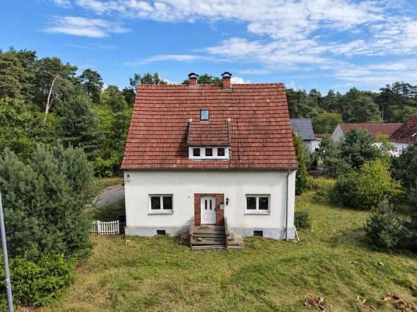Immobilie in Schloß Holte-Stukenbrock - Sanierungsobjekt mit Potenzial: Großzügiges Wohnhaus auf 1.085 m² Grundstück - Bild 0