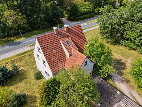 Immobilie in Schloß Holte-Stukenbrock - Sanierungsobjekt mit Potenzial: Großzügiges Wohnhaus auf 1.085 m² Grundstück - Bild 2