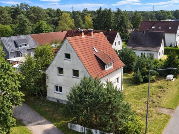 Immobilie in Schloß Holte-Stukenbrock - Sanierungsobjekt mit Potenzial: Großzügiges Wohnhaus auf 1.085 m² Grundstück - Bild 3