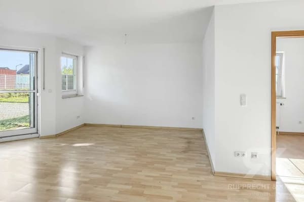 Immobilie in Kümmersbruck - Gepflegte, helle 2-Zi.-Erdgeschosswohnung mit Terrasse, Garten und Stellplatz in ruhiger Wohnlage - Bild 2