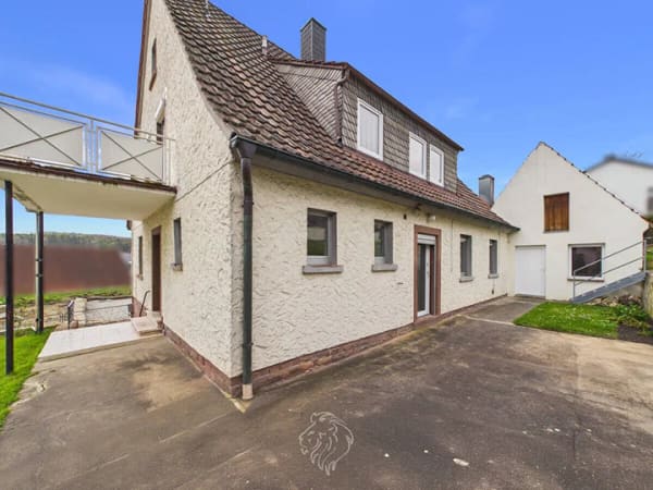 Immobilie in Helmstadt - Großzügiges Wohnhaus mit Garten, Balkon und Werkstattflächen - Bild 2