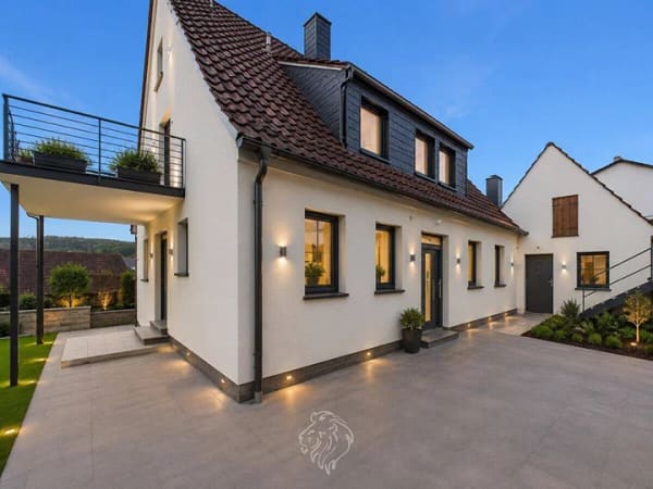Immobilie in Helmstadt - Großzügiges Wohnhaus mit Garten, Balkon und Werkstattflächen - Bild 3