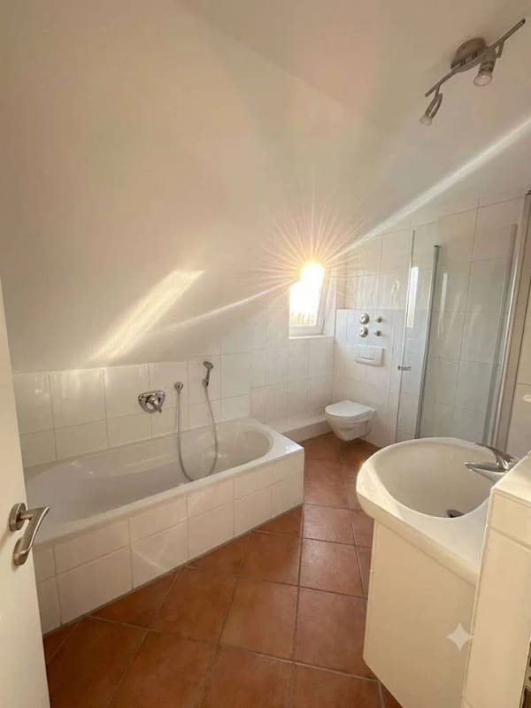 Immobilie in Freiberg am Neckar - Wunderschöne, helle Dachgeschoss-Maisonettewohnung mit Balkon - Bild 4