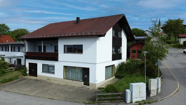 Immobilie in Büchlberg - Einfamilienhaus mit Gewerbeoption im Souterrain, Garage und Ausbaureserve im DG in Büchlberg - Bild 1