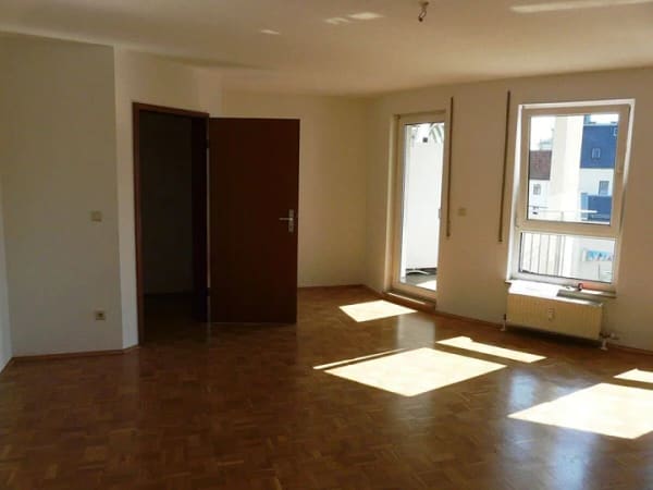 Immobilie in Crimmitschau - Vermietete Eigentumswohnung mit Balkon - attraktive Kapitalanlage in zentraler Lage von Crimmitschau - Bild 1