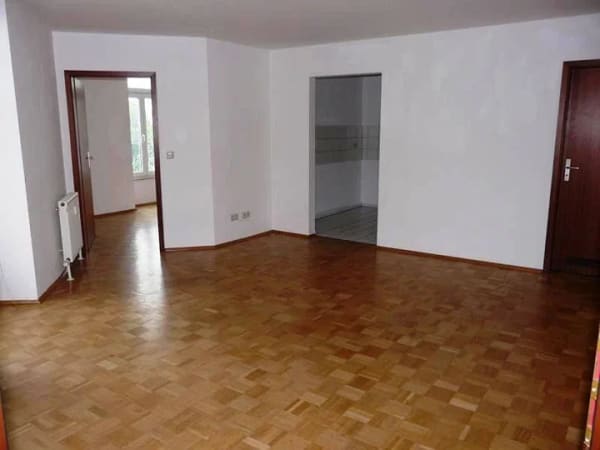 Immobilie in Crimmitschau - Vermietete Eigentumswohnung mit Balkon - attraktive Kapitalanlage in zentraler Lage von Crimmitschau - Bild 2