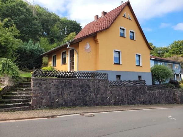 Immobilie in Mettlach - Zwei Häuser – ein Preis | 3.055 m² Grundstück | Viel Platz & großes Potenzial in Saarhölzbach - Bild 1