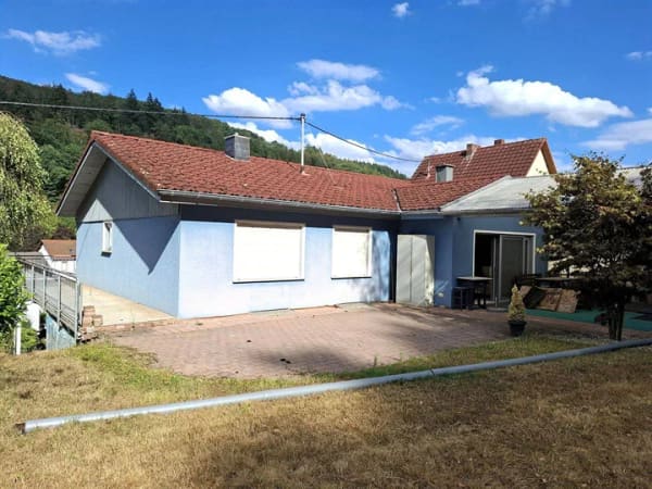 Immobilie in Mettlach - Zwei Häuser – ein Preis | 3.055 m² Grundstück | Viel Platz & großes Potenzial in Saarhölzbach - Bild 2