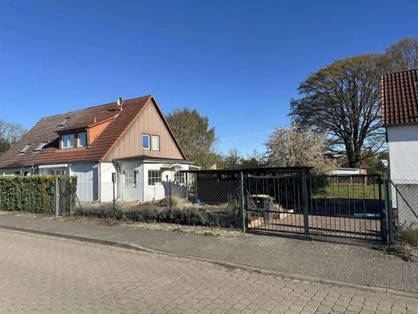 Immobilie in Wesenberg - Zwei Häuser auf ca. 1.561 m² - ideal für Mehrgenerationenwohnen - Bild 2