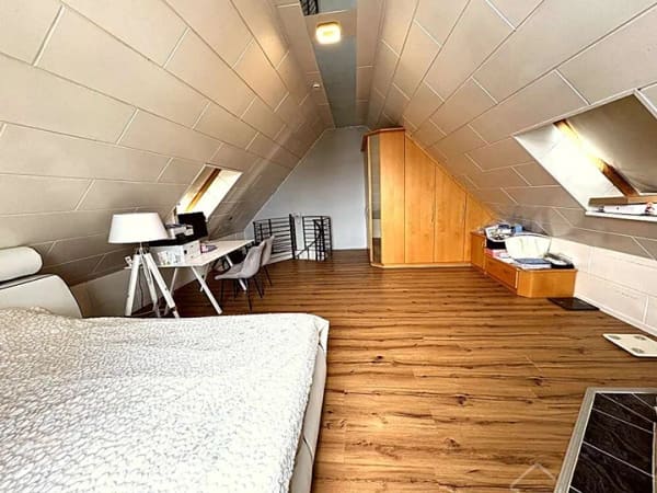 Immobilie in Burgthann - Ruhige Lage Bauhjahr 1992! Eigennutzung oder Vermietung schöne Maisonette-Wohnung mit Süd-Balkon - Bild 2