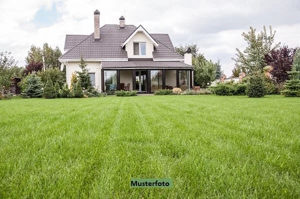 Immobilie in Lingenfeld - Freistehendes Einfamilienhaus mit Garage - Bild 0