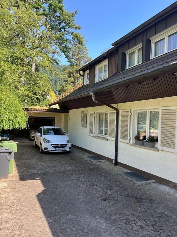Immobilie in Oberwolfach - Doppelhaushälfte mit Großem Potenzial  Wolfach - Bild 0
