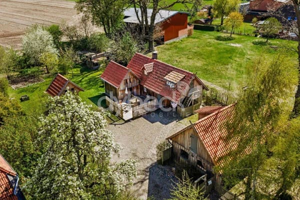 Immobilie in Barendorf - Liebevoll gestaltetes Ensemble mit über 200 m² Nutzfläche und ca. 2 ha Wald. - Bild 1