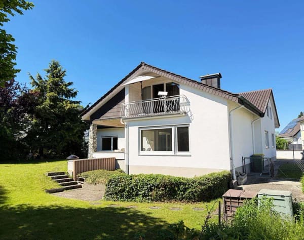 Immobilie in Aulendorf - Sehr besonderes Zweifamilienhaus mit Pool, Sauna und traumhaftem Garten - Bild 0