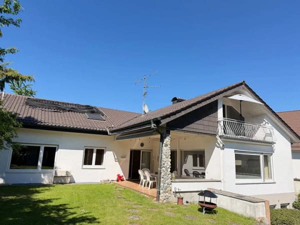 Immobilie in Aulendorf - Sehr besonderes Zweifamilienhaus mit Pool, Sauna und traumhaftem Garten - Bild 1