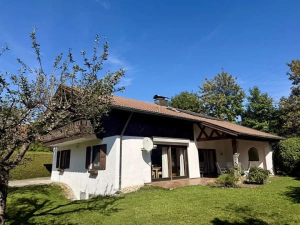 Immobilie in Seehausen am Staffelsee - Einfamilienhaus mit schönem Garten und vielseitigen Nutzungsmöglichkeiten - Bild 0