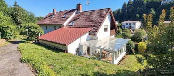 Immobilie in Wilhelmsfeld - Stilvoll Wohnen - Waldrand - Wohnung im REH Stil - Garage - Balkon - Terrasse - Gartengrundstück - Bild 1