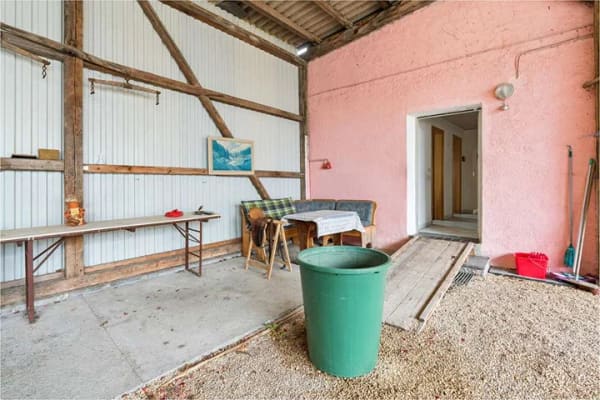 Immobilie in Burtenbach - Raum für große Pläne –Hofstelle mit Wohnhaus, Scheunen, Garagen, Stallungen & Austragshaus - Bild 4
