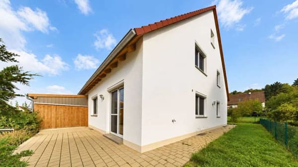 Immobilie in Lehrberg - Großzügige Doppelhaushälfte mit 160 m² Wohnfläche, Vollkeller, zwei Garagen & moderner Haustechnik - Bild 0