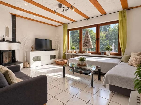 Immobilie in Sundern - Viel Platz und flexible Nutzung – Ein- bis Zweifamilienhaus mit Pool in Sundern-Hellefeld - Bild 3