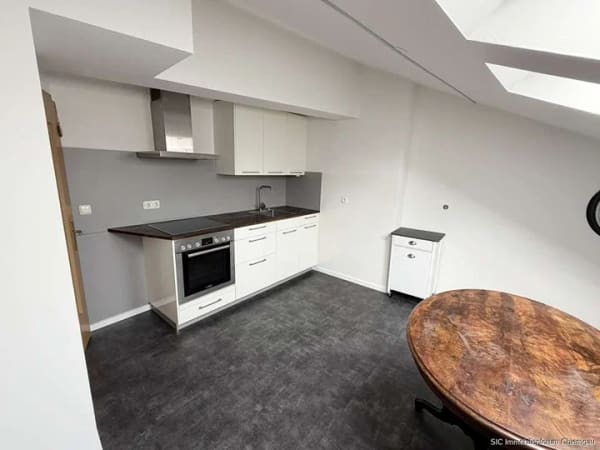 Immobilie in Taching am See - Top Preis! 
Sofort vermieten od. einziehen! 
Helle 2,5 Zimmer DG-wohnung mit Balkon am Tachinger S - Bild 1