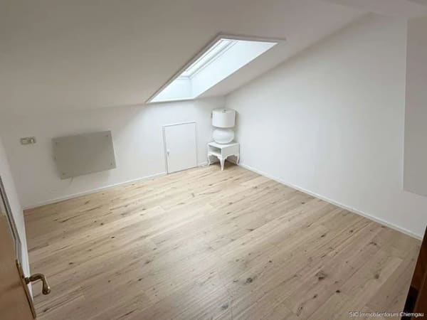 Immobilie in Taching am See - Top Preis! 
Sofort vermieten od. einziehen! 
Helle 2,5 Zimmer DG-wohnung mit Balkon am Tachinger S - Bild 4