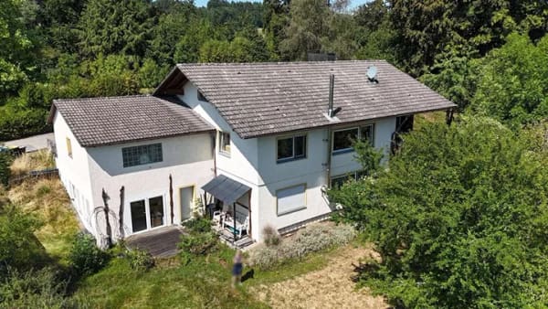 Immobilie in Wilhelmsdorf - Künstlerhaus auf Traumgrundstück - Bild 1