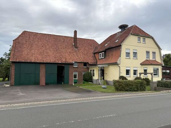 Immobilie in Sachsenhagen - Natur. Platz. Möglichkeiten. – Mehrfamilienhaus auf 6.040 m² Grundstück! - Bild 0