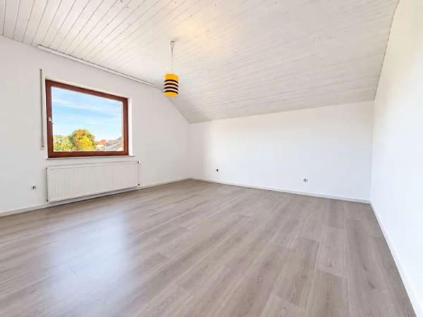 Immobilie in Unna - Provisionsfrei! Renovierte 4-Zimmer-Wohnung in gepflegtem Dreifamilienhaus - Bild 1
