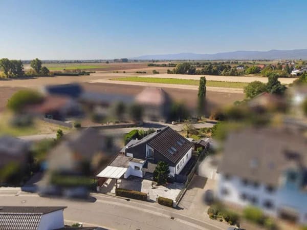 Immobilie in Rödersheim-Gronau - Großzügiges Einfamilienhaus mit beheizbarem Indoor-Pool, Garten und außergewöhnlichem Platzangebot - Bild 2