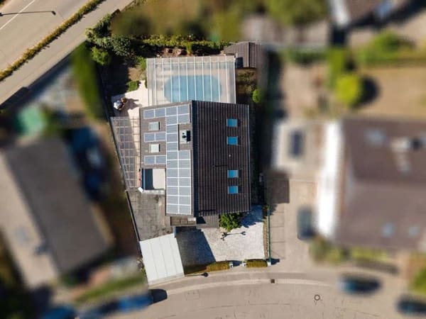 Immobilie in Rödersheim-Gronau - Großzügiges Einfamilienhaus mit beheizbarem Indoor-Pool, Garten und außergewöhnlichem Platzangebot - Bild 3