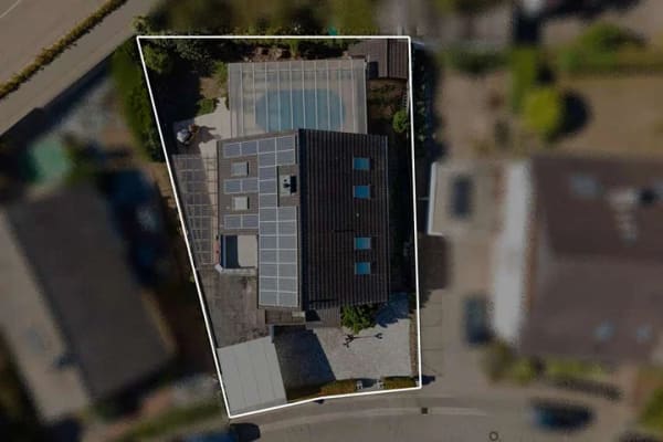 Immobilie in Rödersheim-Gronau - Großzügiges Einfamilienhaus mit beheizbarem Indoor-Pool, Garten und außergewöhnlichem Platzangebot - Bild 4