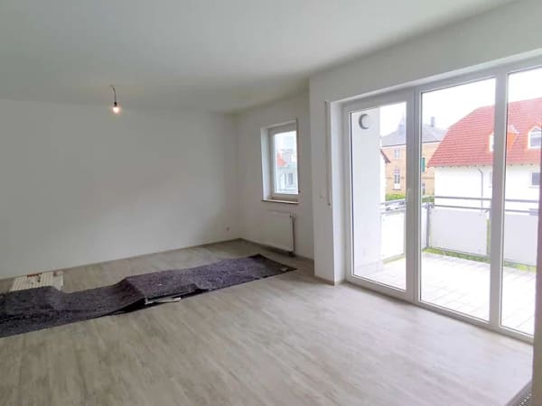 Immobilie in Waldböckelheim - Miete sparen- selbst einziehen,  Erstbezug nach Sanierung  1-ZKB mit Balkon - Bild 1