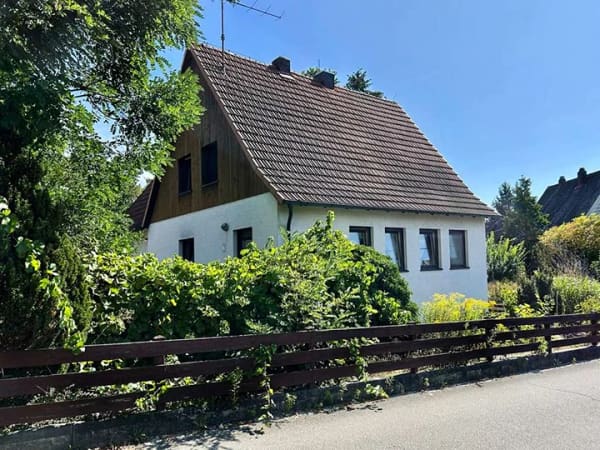 Immobilie in Spardorf - Renovierungsbedürftiges Einfamilienhaus mit großem Grundstück - Bild 1