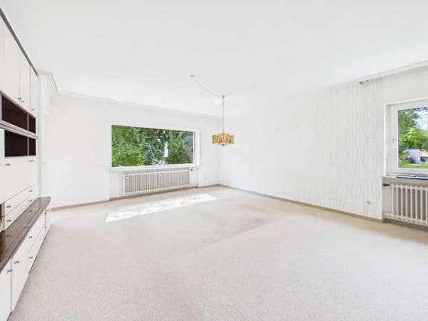 Immobilie in Veitsbronn - Generationen-Paradies in 2. Reihe: 2 Wohneinheiten, XXL-Garten & Platz für all Ihre Pläne! - Bild 2