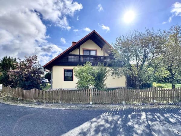 Immobilie in Gerstungen - Freistehendes Einfamilienhaus in ruhiger Lage - Bild 0
