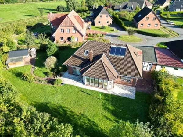 Immobilie in Windbergen - Verkauf eines Walmdachbungalows mit Wintergarten und Garage in Sackgassenlage in Windbergen bei Meld - Bild 1