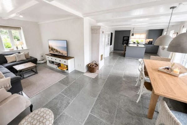 Immobilie in Oevenum - Exklusives Ferienhaus unter Reet mit Kachelofen und Sauna - in attraktiver Marschrandlage - Bild 3