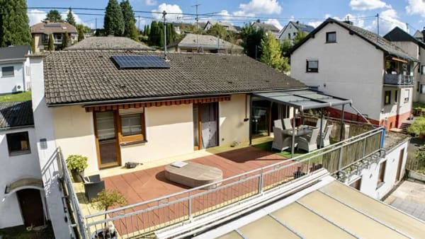 Immobilie in Kleinmaischeid - Gepflegtes Zweifamilienhaus (WEG geteilt) mit Anbau, Wintergarten und Garage in Kleinmaischeid - Bild 4
