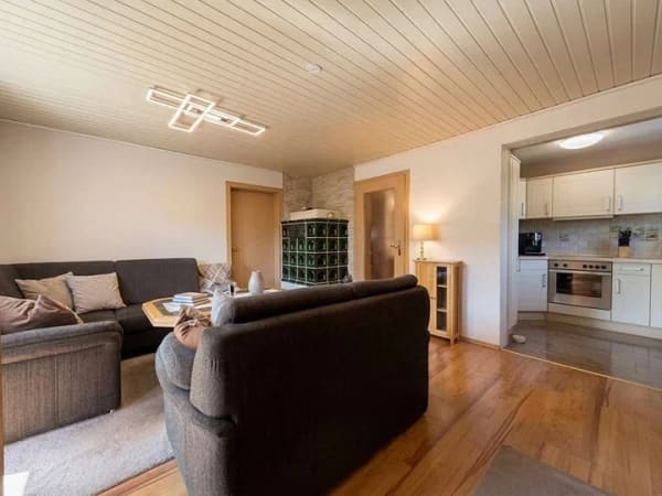 Immobilie in Langerringen - Einfamilienhaus mit großem Grundstück und Potenzial für Einliegerwohnung in Langerringen - Bild 3